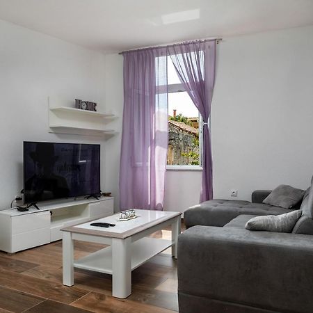 Top Central Apartments Pula Bagian luar foto