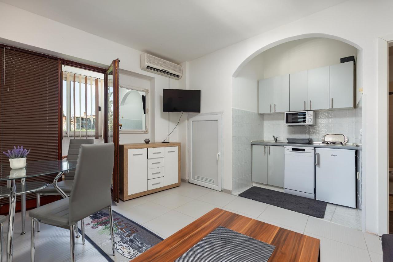 Top Central Apartments Pula Bagian luar foto