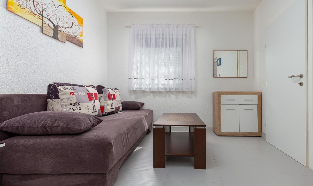 Top Central Apartments Pula Bagian luar foto
