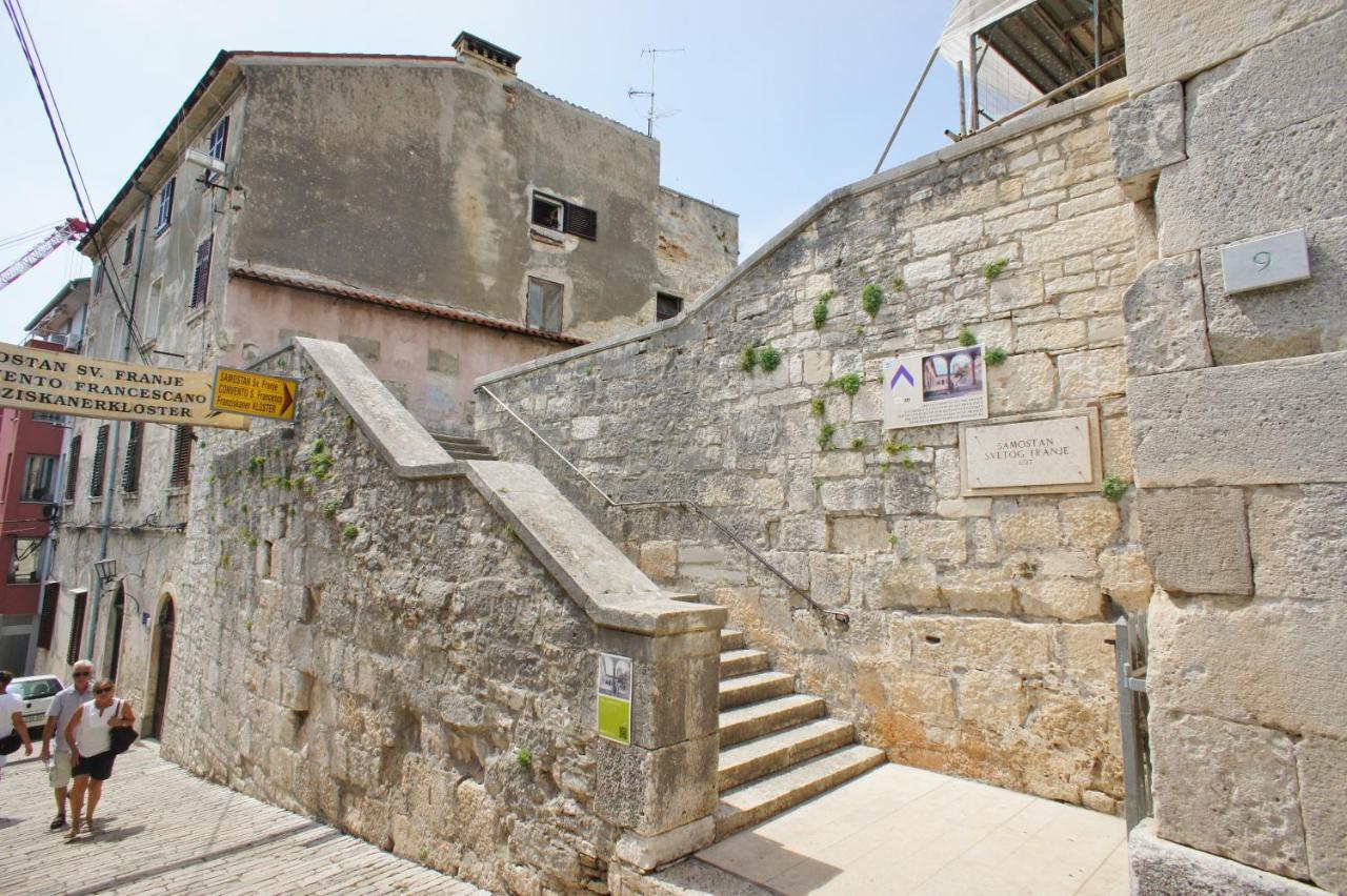 Top Central Apartments Pula Bagian luar foto