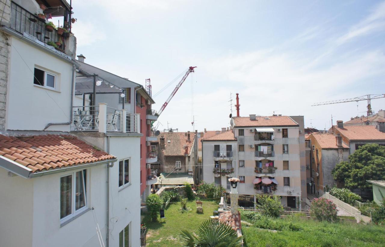 Top Central Apartments Pula Bagian luar foto