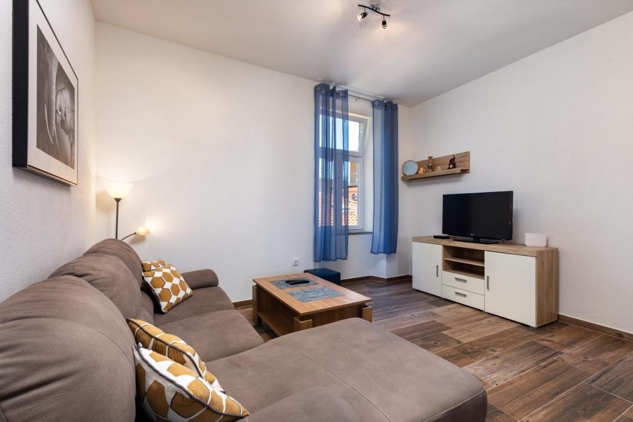 Top Central Apartments Pula Bagian luar foto