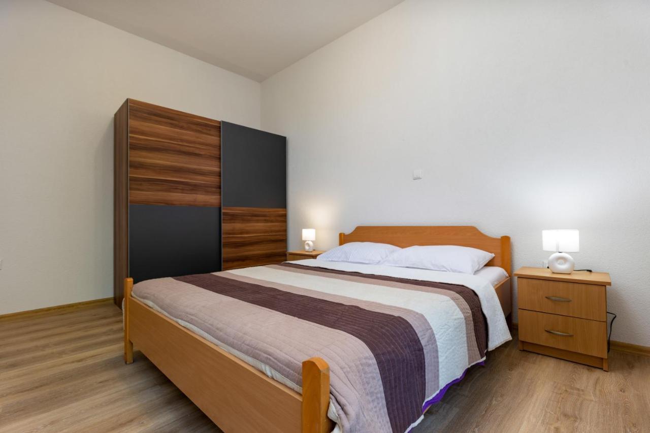 Top Central Apartments Pula Bagian luar foto