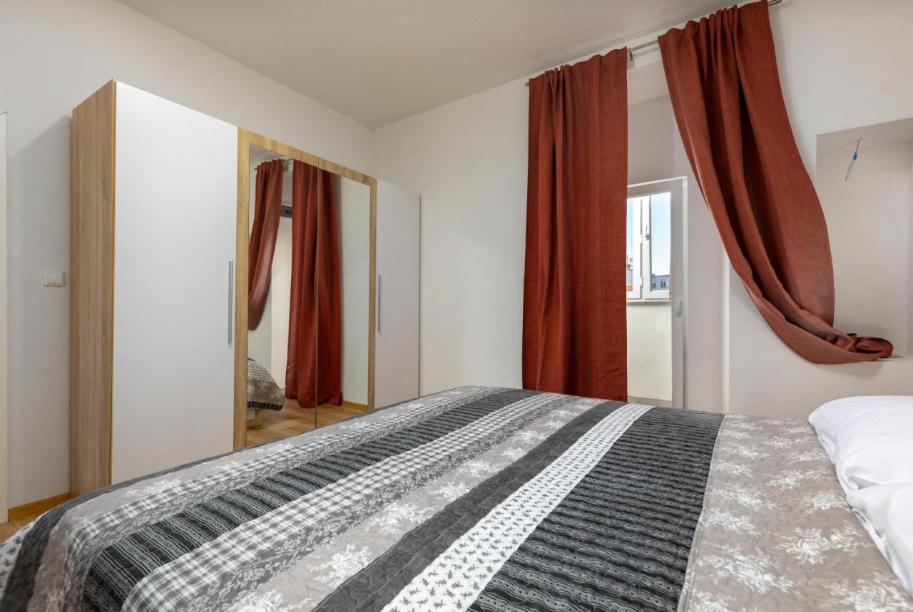Top Central Apartments Pula Bagian luar foto