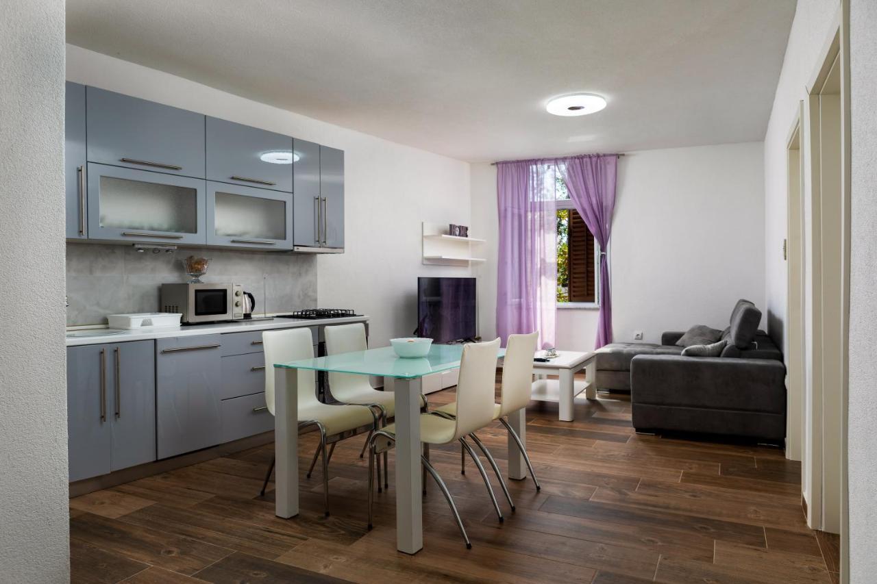 Top Central Apartments Pula Bagian luar foto