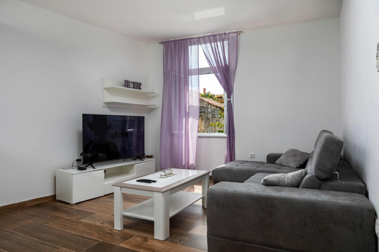 Top Central Apartments Pula Bagian luar foto